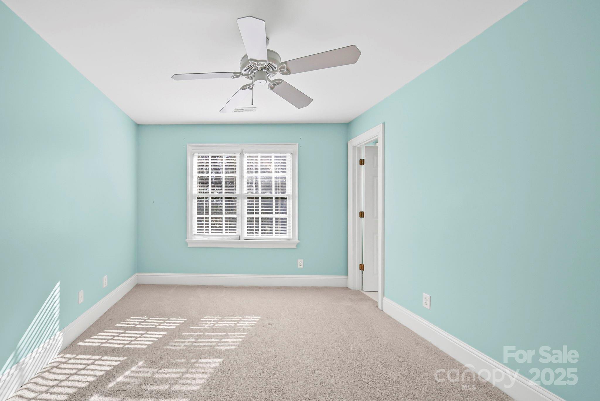 Charlotte, North Carolina 28269, United States, 5 Bedrooms Bedrooms, ,4 BathroomsBathrooms,Residential,Active,249275