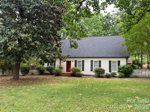 Photo of 14132 Honeysuckle Ridge Drive, Matthews, NC 28105 (MLS # 4380946)