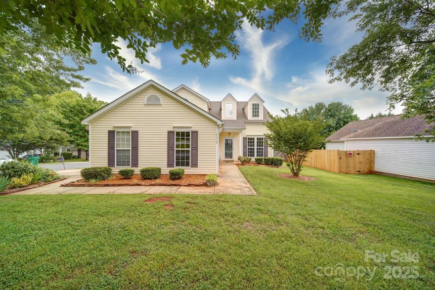 Welcome to this beautiful 2-story home nestled in the well-established neighborhood of Turtle Rock. Situated on a generous corner lot, this home offers fresh paint, brand-new carpet, and luxury vinyl plank flooring throughout—ready for you to move right in.
The main floor features a large primary suite complete with dual closets, while the airy great room boasts vaulted ceilings and a cozy gas corner fireplace—perfect for relaxing or entertaining. Upstairs, a versatile loft with skylights brings in natural light, complemented by spacious 3rd bedroom that offer comfort and flexibility.
Step outside to a large backyard—a blank canvas ready for your personal touch. The side-loading garage adds curb appeal and functionality.
Don't miss this wonderful opportunity to own a thoughtfully updated home in a desirable community!