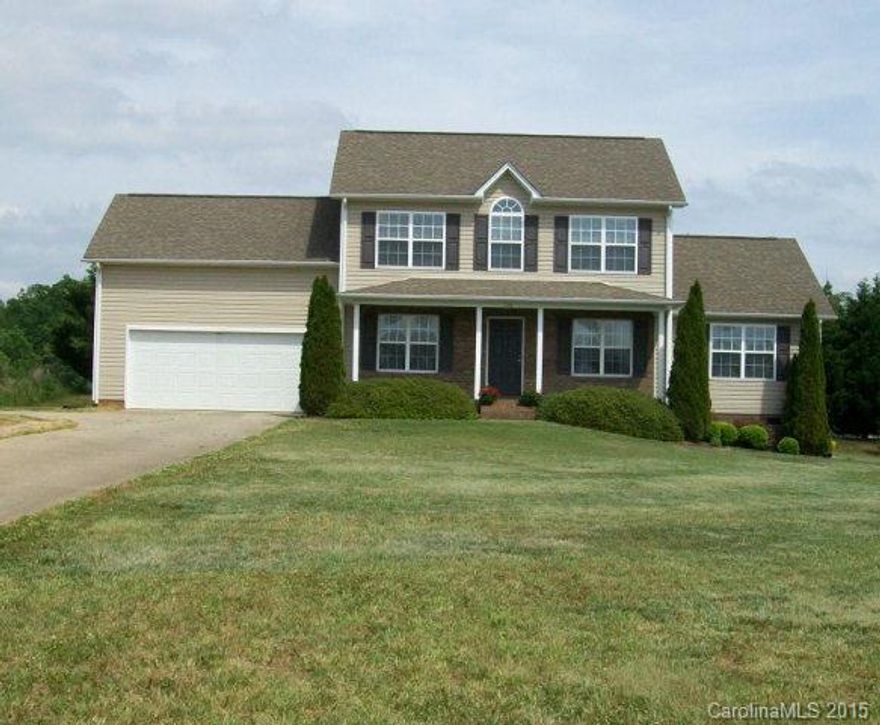 LOVELY 4 BDM HOME, 2&1/2 BATH WITH LARGE BONUS ROOM! Boiling Springs area with beautiful mountain views! Main level master w/garden tub & separate shower! Refrigerator, dishwasher, new microwave, stove with nice pantry! Custom blinds, moldings & unique rounded corners throughout. 2 separate heating/air units for comfort! Landscaped with rubber mulch, grill out and relax on the back deck.