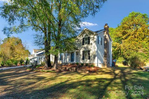 A home in Pineville