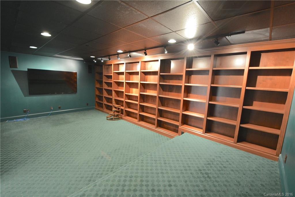 Lake Club - Residential