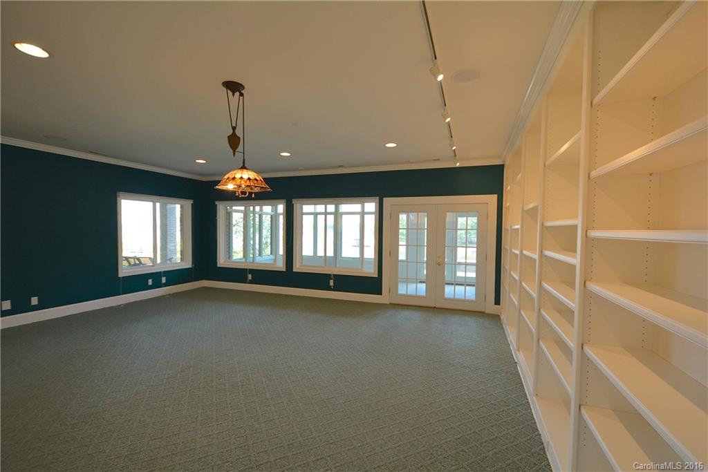 Lake Club - Residential