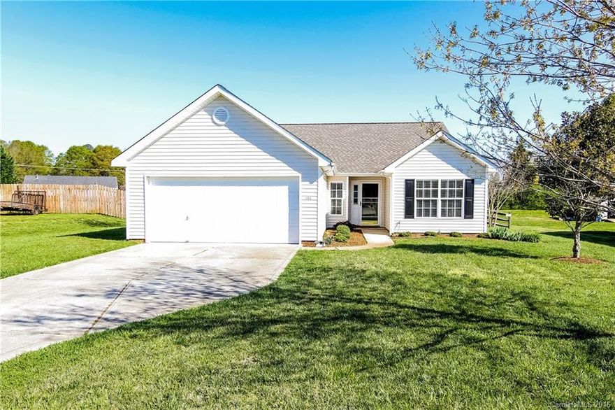 Pristine Ranch home that is turn key ready! New roof 2011, New flooring thru entire home. New Kitchen Stainless appliances, New Lighting, Open Floor plan, Ceiling fans with remotes, Custom Paint, 2" Blinds, Breakfast area in Kitchen, Split floor plan, Master Suite Bath with Shower closet & Garden tub, big walk in closet, and AWESOME Sunroom with Sliding windows & screens. 3 well sized additional bedrooms, Linen Closets, Walk in pantry closet, walk in Laundry room with Washer, Dryer & shelving.