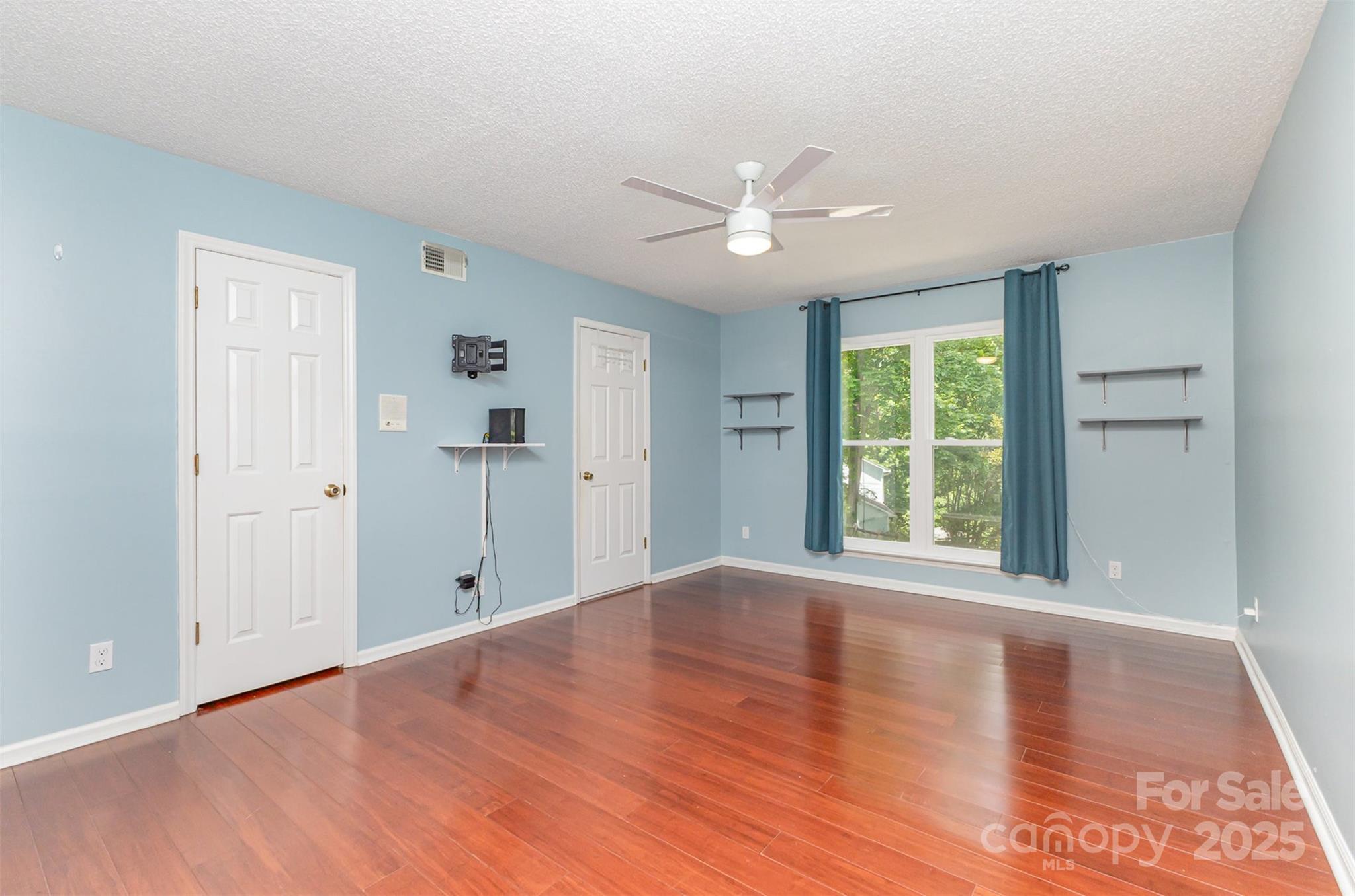 Olde Whitehall - Residential