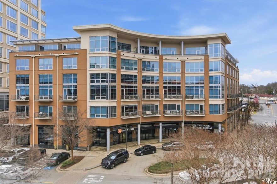 Come experience the ease of urban living in this stunning corner unit condo at The Metlofts. Enjoy breathtaking views of the Charlotte skyline. The building is completely secured 24 hours a day and this unit has an open floor plan that features a kitchen with stainless steel appliances, granite countertops, soft-close drawers, a wine refrigerator, and  Island perfect for entertaining. The living room features wrap-around windows with electric blinds and a private balcony with awesome city views. The Bedroom offers a 2nd private balcony with city views, two large walk-in closets, and a large bathroom with a walk-in shower complete with a rainfall showerhead. The amenities are top of the line featuring an outdoor pool, fitness center and a rooftop terrace. The location is percect as there are several retail stores located in the building convenient for shopping and numerous restaurants in walking distance.