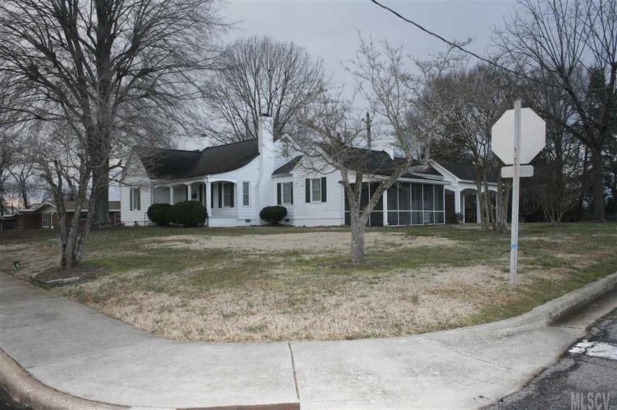 Great home with a lot of square footage and a large flat lot.  Close to schools, the park and the local recreation center so you or your kids have plenty of outdoor options nearby.