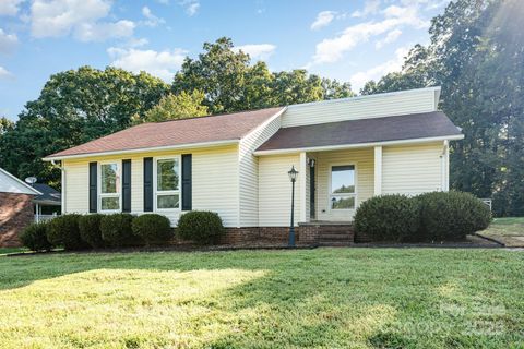 Photo of 152 Sparrow Lane, Statesville, NC 28625 (MLS # 4302710)