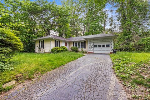 12 Lake Drive Hendersonville NC 28739