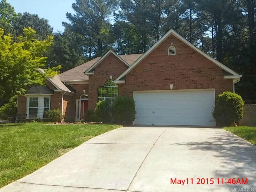 IMMACULATE RANCH WITH SPLIT BEDROOM PLAN. MASSIVE WINDOWS, SOARING SMOOTH CEILINGS, COLUMNS, AND ALL NEUTRAL COLORS. VERY OPEN. STUDY WITH FRENCH DOORS. PRIVATE MASTER SUITE MASTER SUITE W/ TRAY CEILINGS DUAL VANITY, GARDEN TUB, SEPARAE SHOWER. TILE FLOORING IN KITCHEN & BREAKFAST. WOODED BACKYARD, FENCED WITH BRICK PATIO. PARK LIKE SETTING.