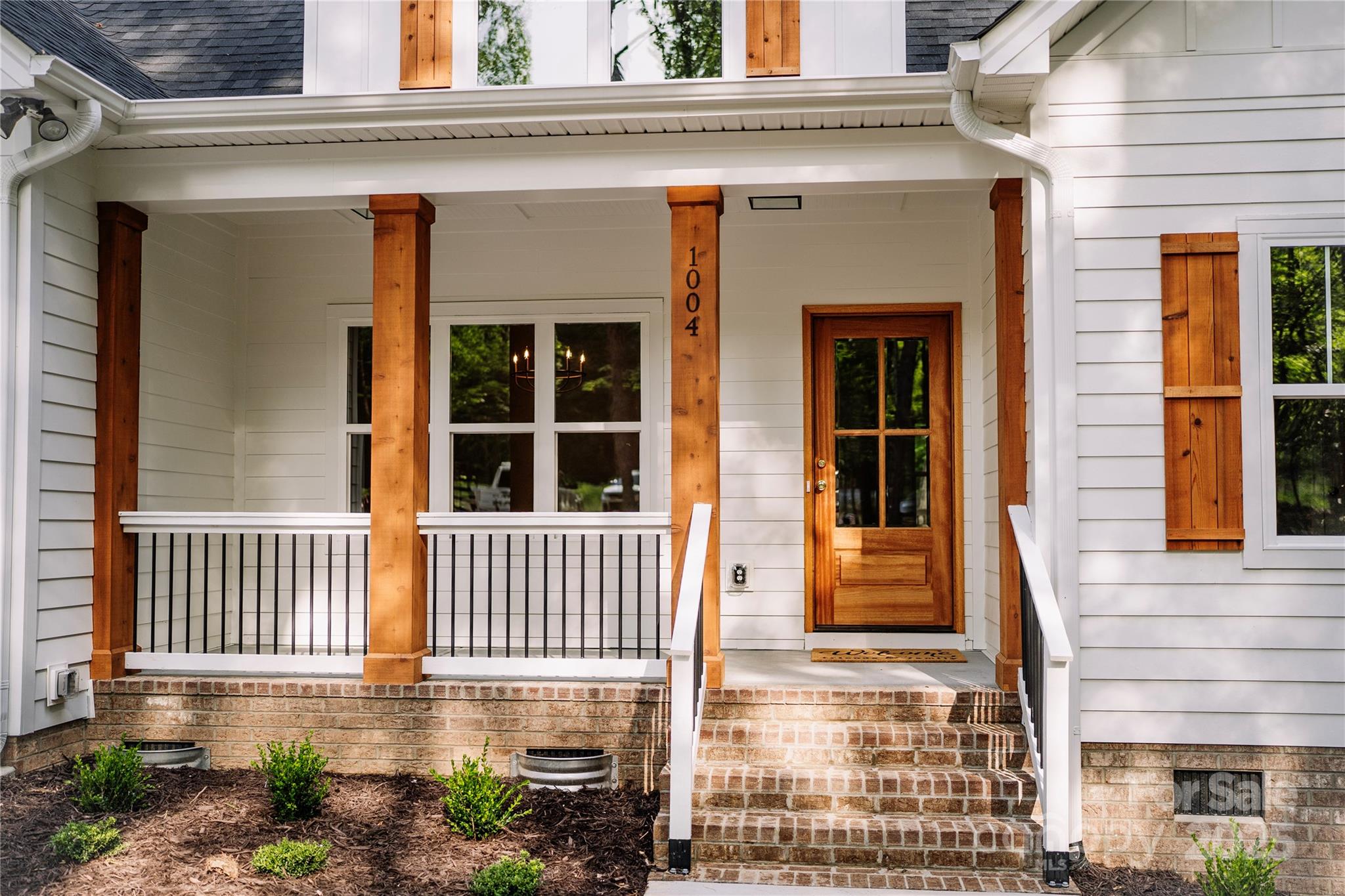 1004 E Sandy Ridge Road