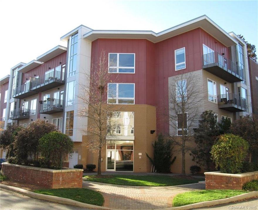 Very private 3rd floor unit w/unobstructed view of Olmsted Park at Dilworth from large balcony. 9ft ceilings, cork flooring in great room, dining area & kitchen. Floor to ceiling windows in every room! Kitchen w/cherry stained cabinets, granite counters, & SS appliances, sizeable BR's, tile floors & shower/tub surround in both baths. Nearby shopping, grocery, light rail, restaurants & entertainment/night life! Pvt 1 car gar w/extra rm for motorcycle & bikes! Extra storage/shelves/cabinets