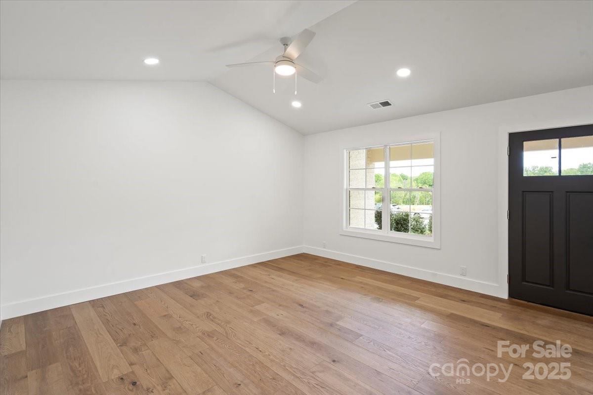2425 Ellen Avenue
