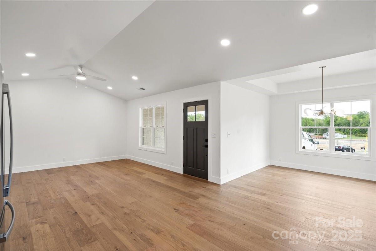 2425 Ellen Avenue