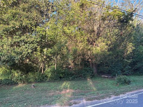Photo of 1006 Wall Street, Statesville, NC 28677 (MLS # 4311560)