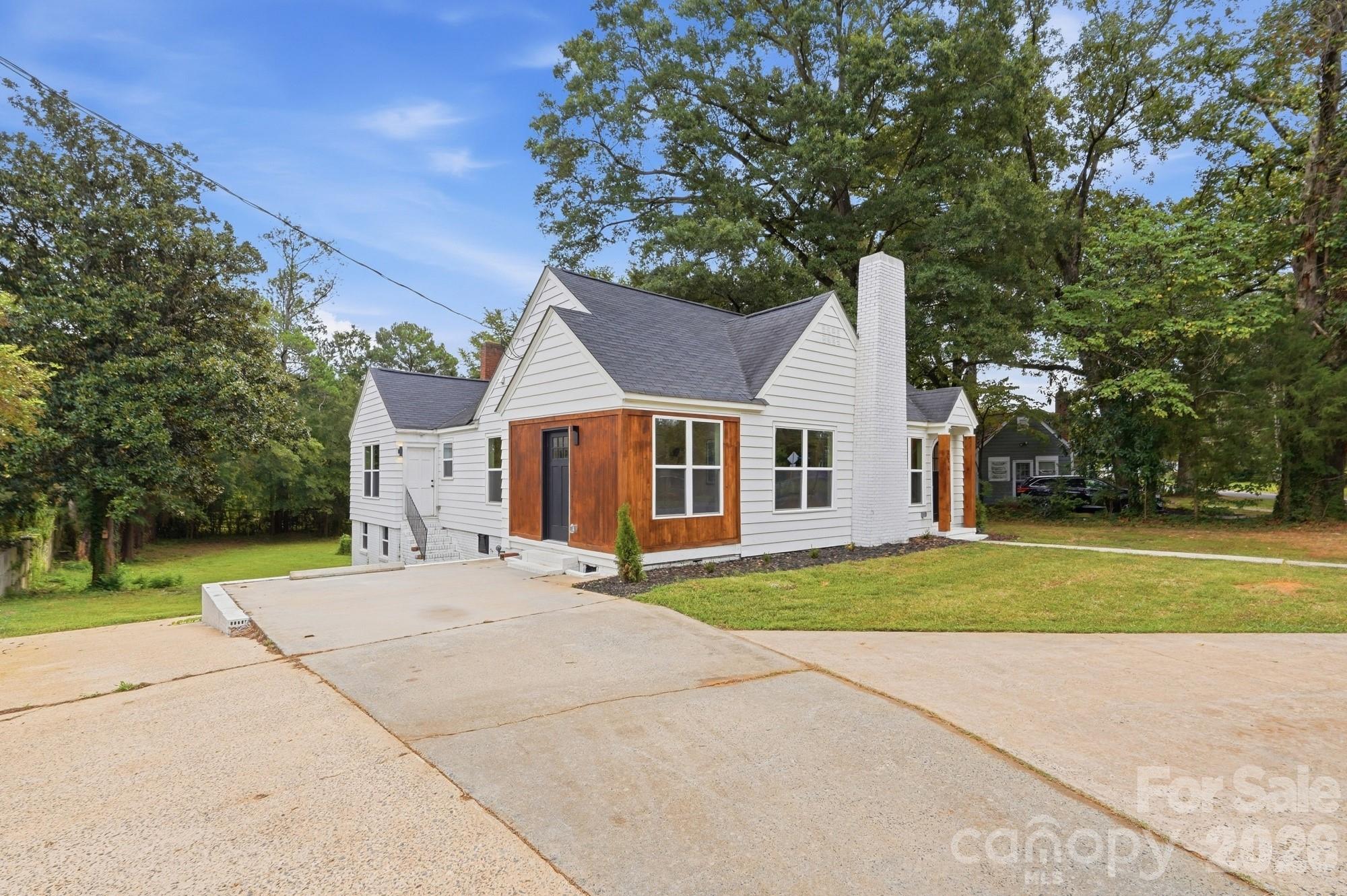 211 Spratt Street