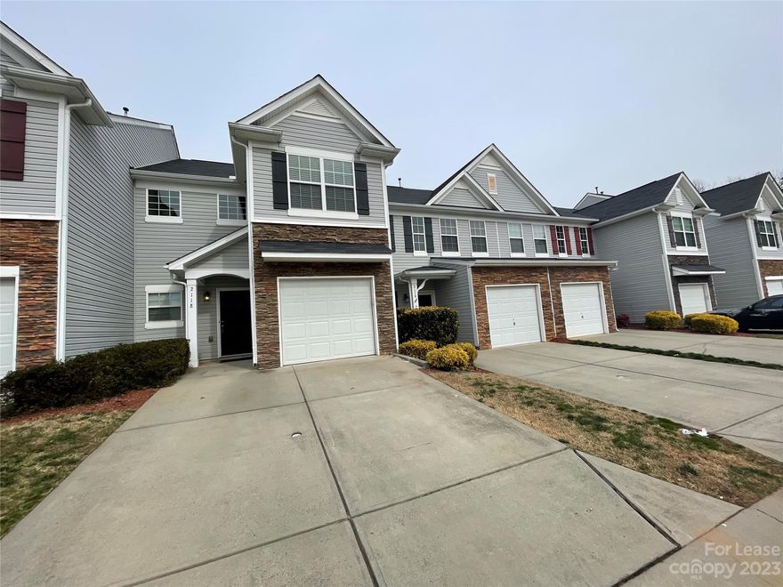 Beautiful townhouse granite counters, stainless steel appliances, upgraded cabinets, open to family room. Perfect for entertaining. Fenced back yard with covered patio. Minutes from boat access on Lake Wylie, close to shopping and restaurants.