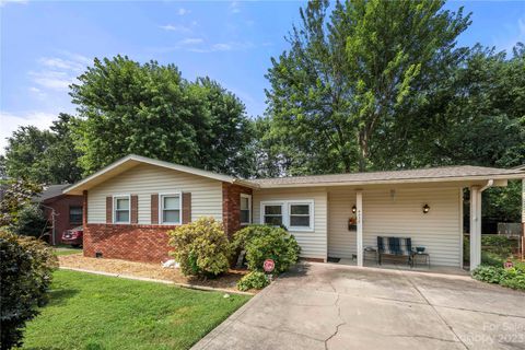 Photo of 4238 Shamrock Drive, Charlotte, NC 28215 (MLS # 4050950)