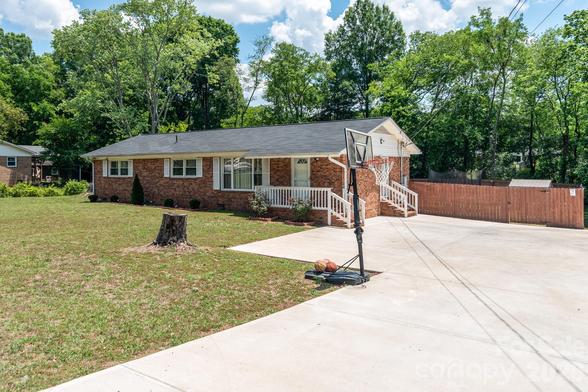 1121 Rembrandt Drive SW