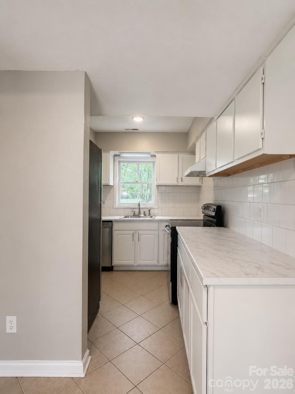 6101 honeysuckle Lane