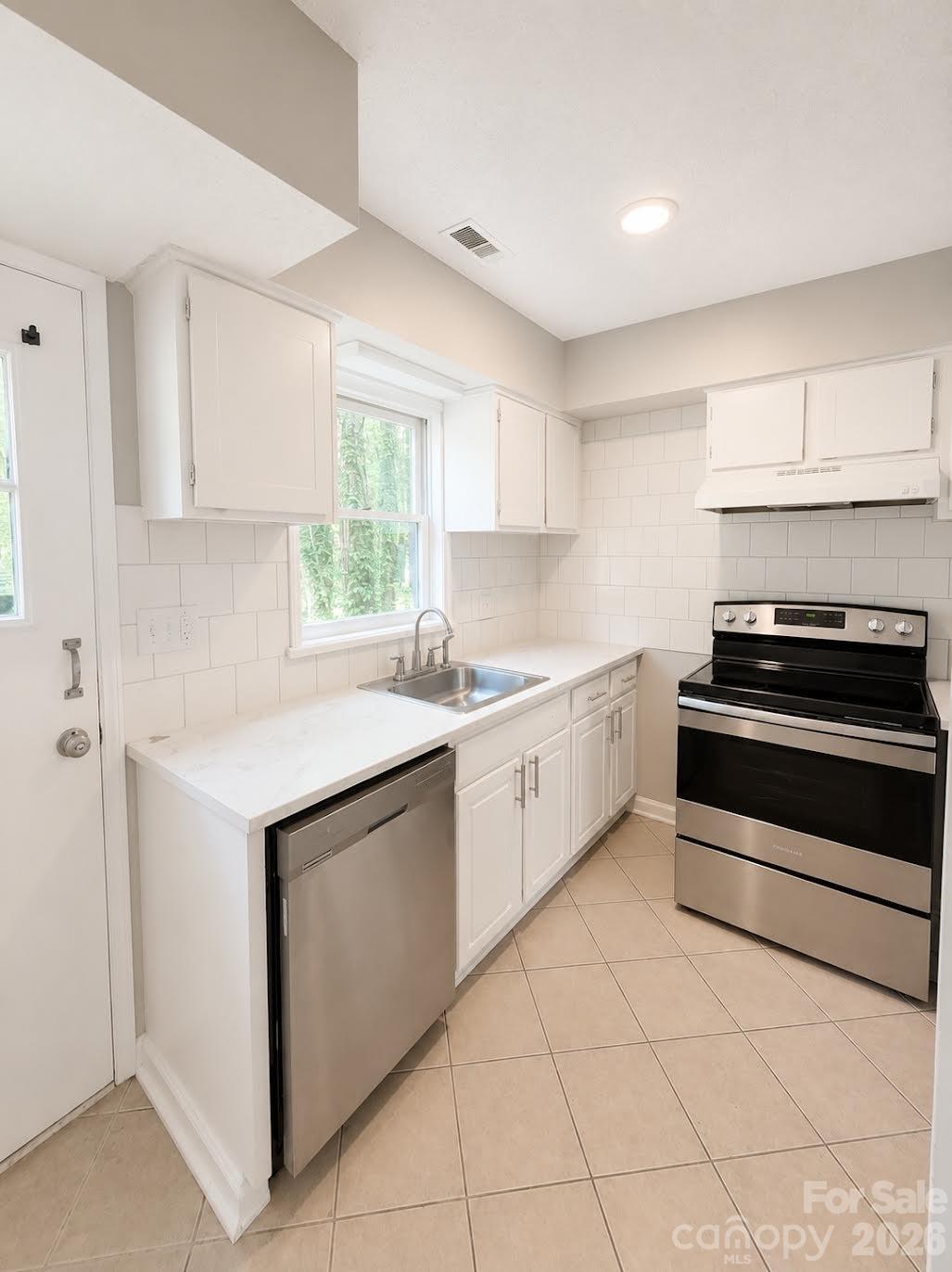 6101 honeysuckle Lane