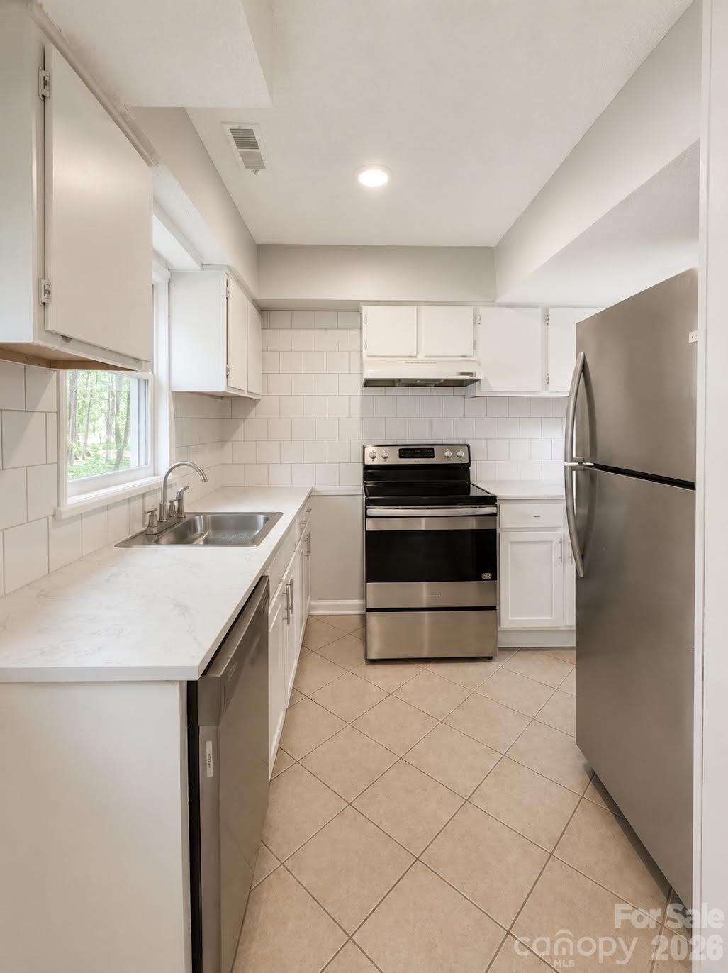 6101 honeysuckle Lane