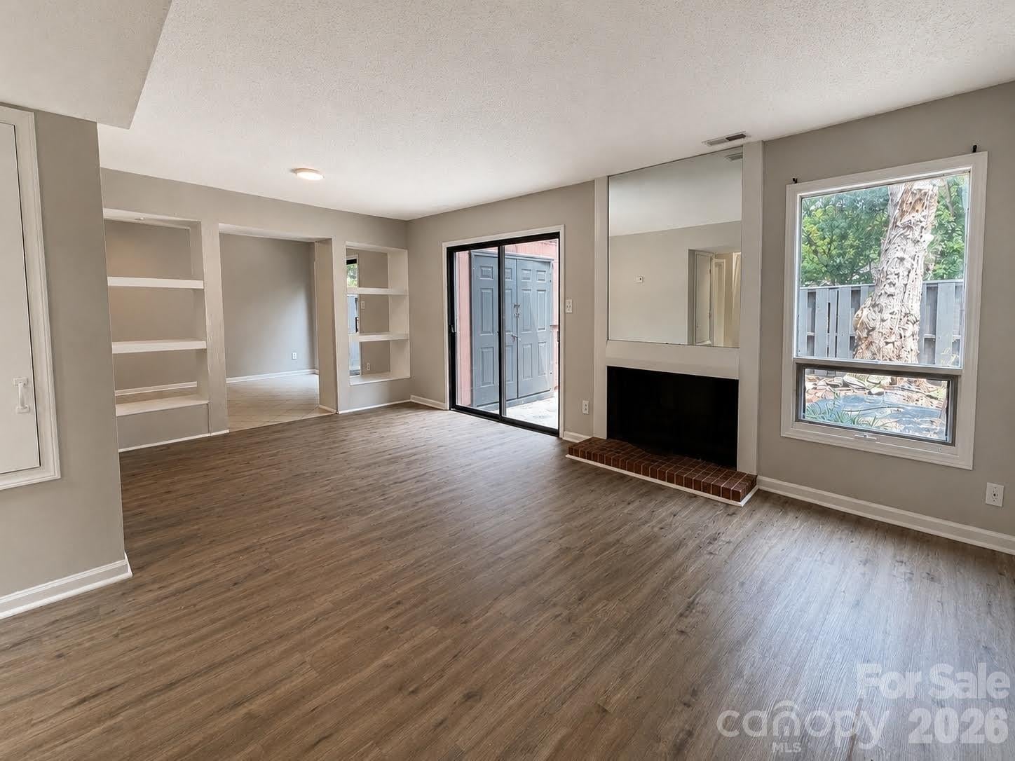 6101 honeysuckle Lane