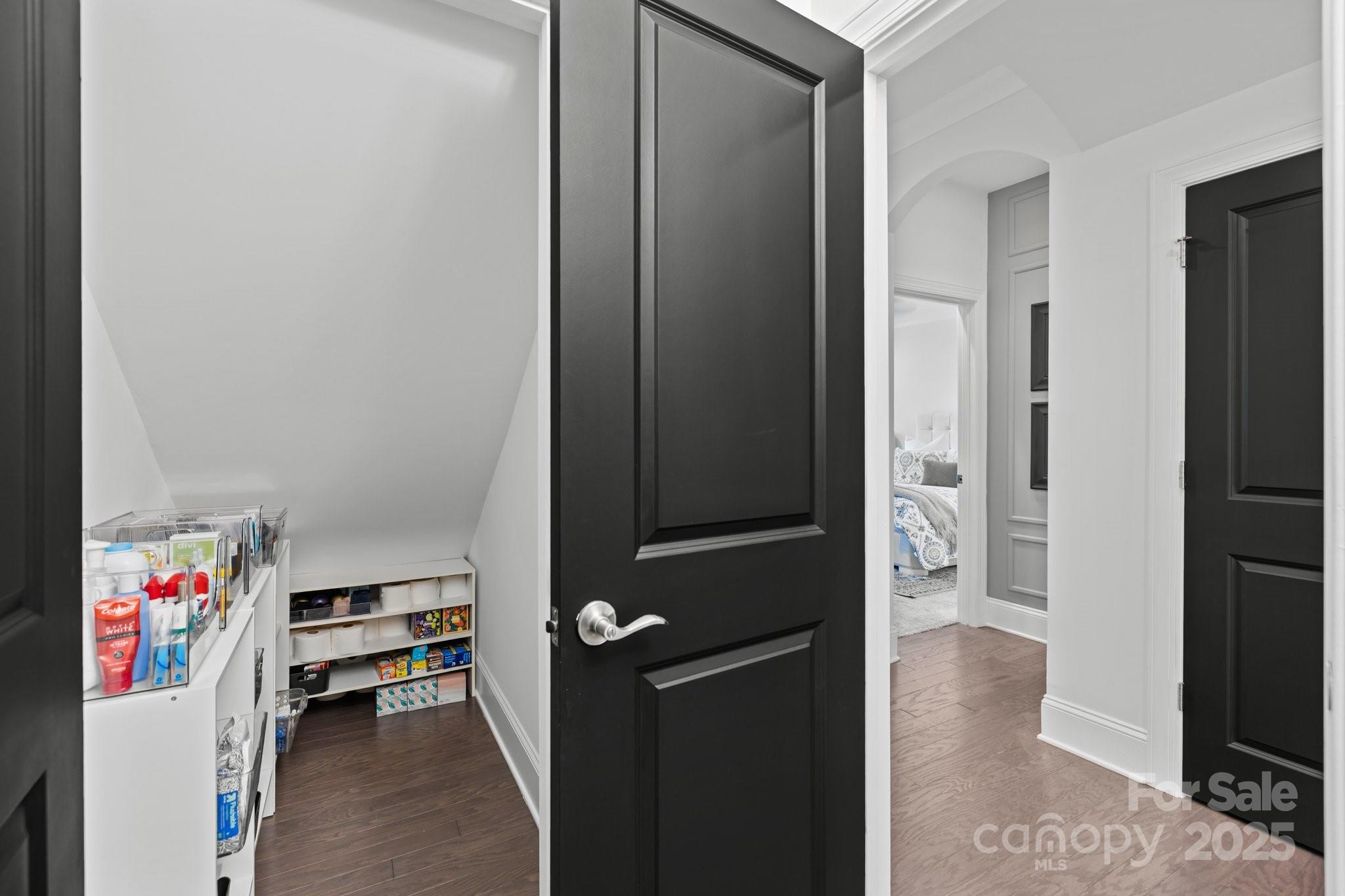 6438 Hove Road