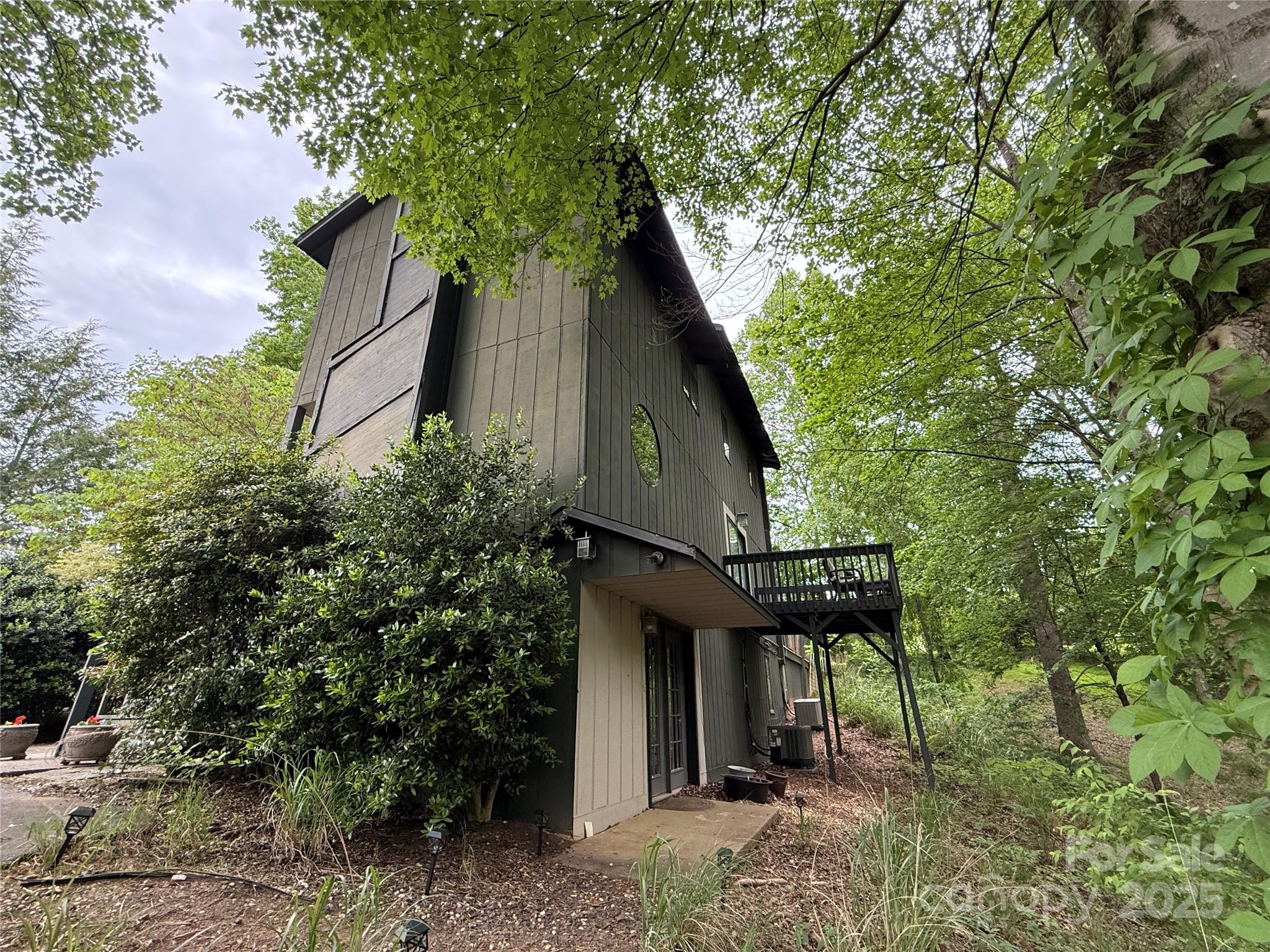 1507 Ridgewood Drive