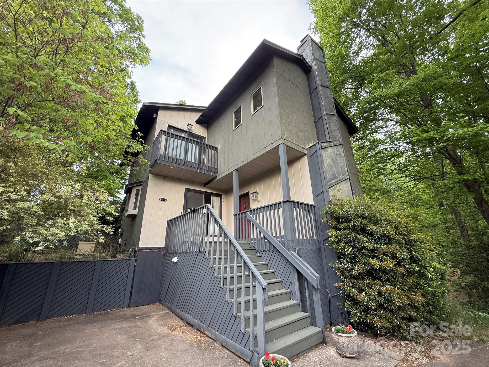 1507 Ridgewood Drive