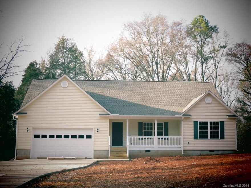 This beautiful newly constructed home features 3br & 2ba, kitchen with granite counter tops, pantry and laundry room, nice master bath with garden tub, double sinks, and stand alone shower with a beautiful tray ceiling in the master br. This home has hardwood floors and wall to wall carpet through out and features a fire place, high ceiling in the family room that is open and easily accessible  to the kitchen dinning area.  Don't miss out on this beautiful newly constructed home.