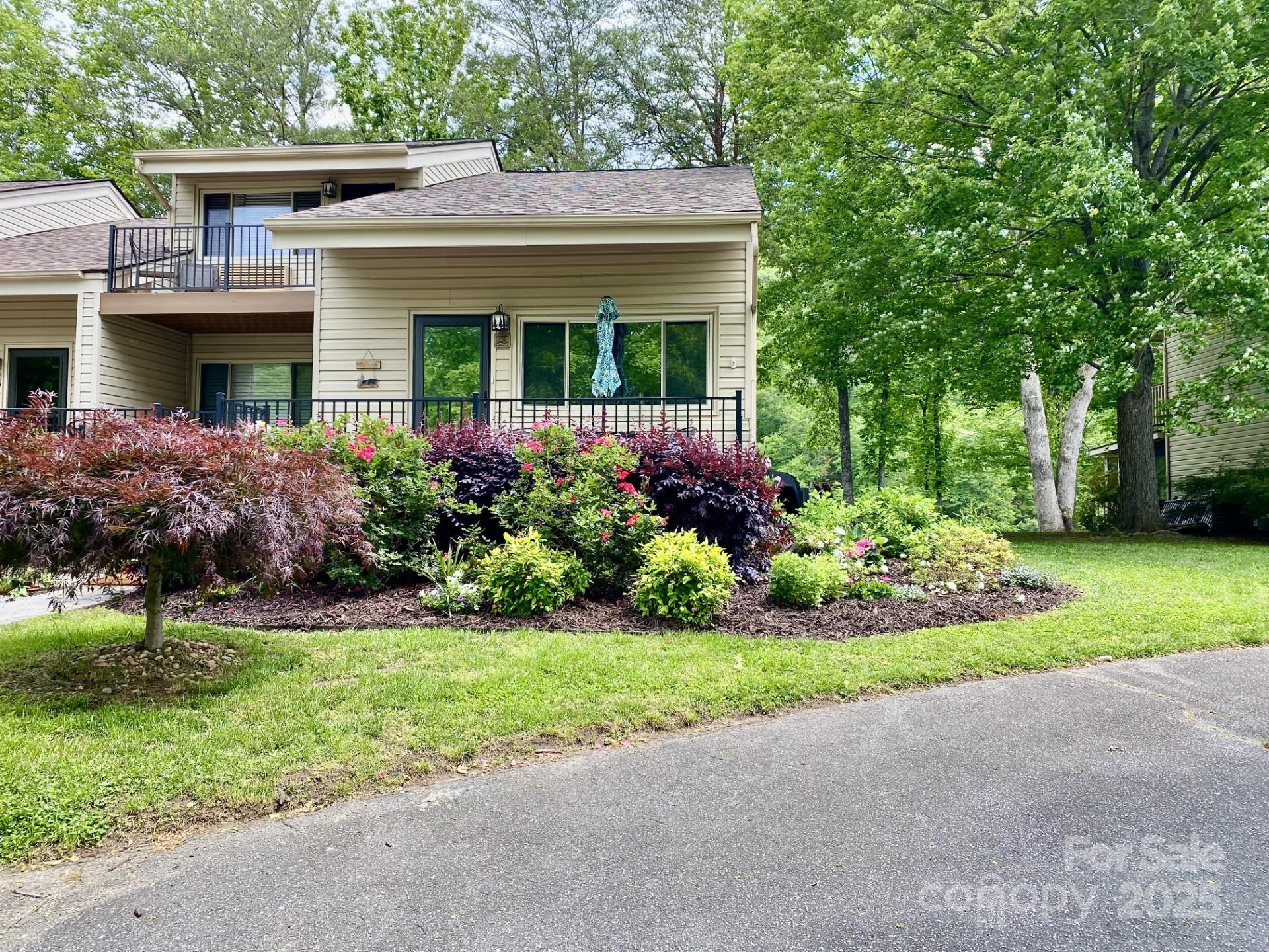 118 W Lake Drive N 205