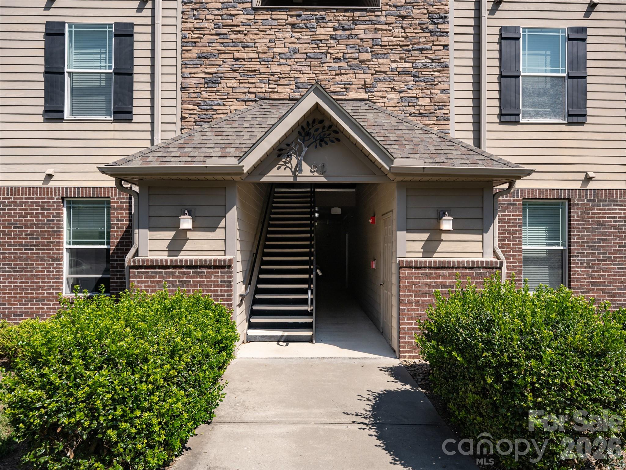 91 Brickton Village Circle 103