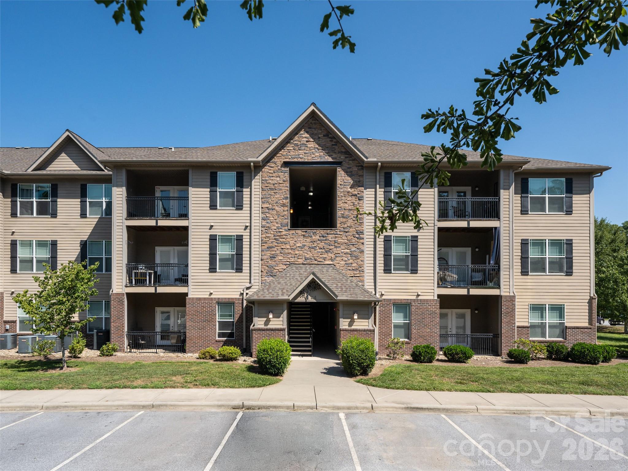91 Brickton Village Circle 103