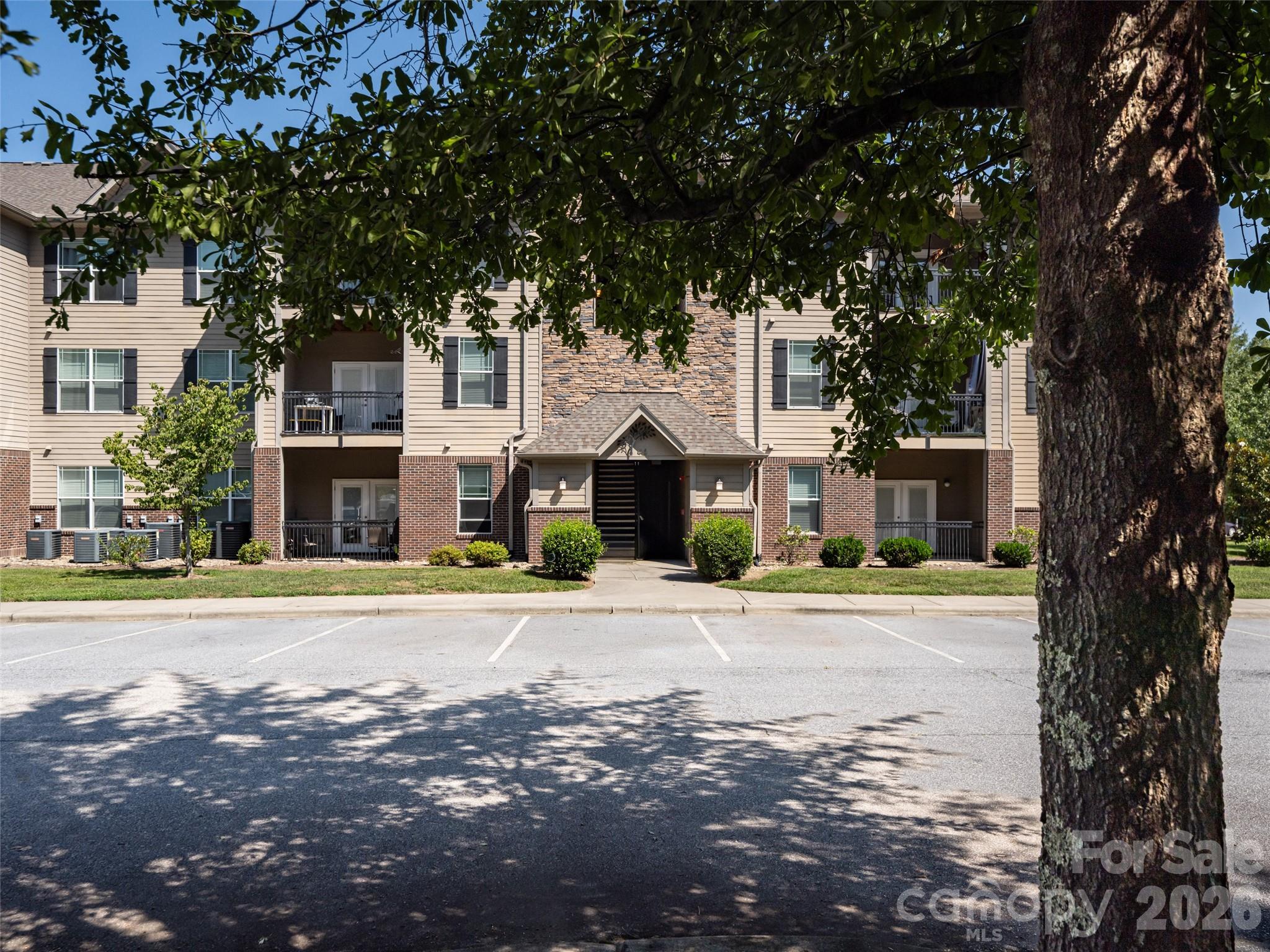 91 Brickton Village Circle 103