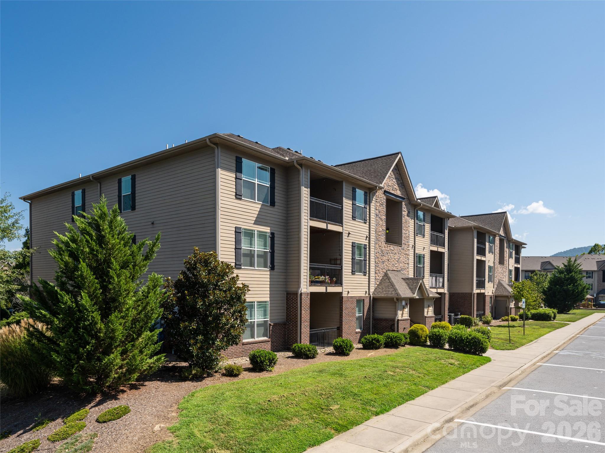 91 Brickton Village Circle 103