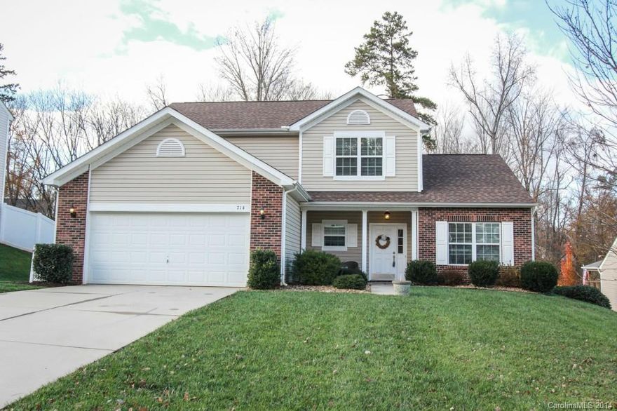 Stunning 4 bedroom home on private cul de sac lot. Many upgrades include hardwood floors on the main, granite counter tops on cherry color cabinets. The family room has a gas fireplace and overlooks the large back yard. Master bedroom and laundry room on main level. Upstairs you will find 3 bedrooms, a full bath and a huge loft! Top rated Clover schools. Convenient to Lake Wylie, Uptown, and Charlotte Douglas Airport. Move in Ready!! You won't want to miss it!