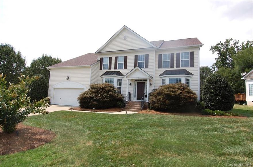 Stunning well maintained home located in sought after Waterstone! Home features formal living & dining rooms. Hardwoods throughout the main living areas. 2 story great room w/ warming gas log fireplace. SS appliances in the kitchen & intricate tile backsplash. Large master suite w/ sitting room & large storage area. Spacious secondary bedrooms. Beautifully manicured lawn w/ full fenced backyard. New roof in 2011. New HVAC upstairs 2012. New AC unit downstairs 2014.