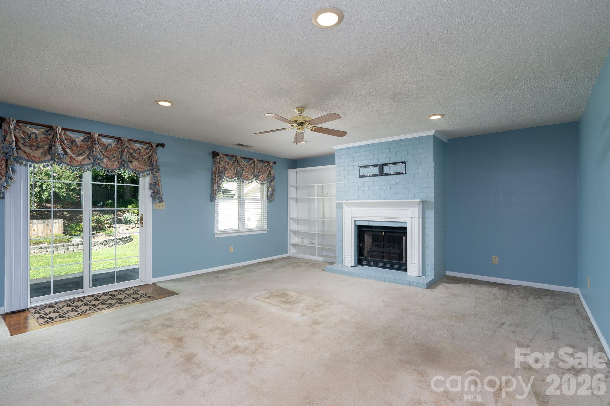 566 Camrose Circle NE