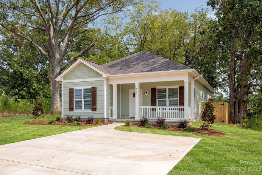 $10,000 SELLER PAID CLOSING COSTS!  Bridwell Homes offers another wonderful new construction ranch in Old Town Rock Hill, and money to buy down the interest rate! This adorable bungalow offers an open floor plan, high-end finishes & features, his & her walk-in closets, a private fenced-in backyard with a shed and it's just 1/2 mile to downtown. All of this and a Builder 2-10 Home Warranty! See you soon :)