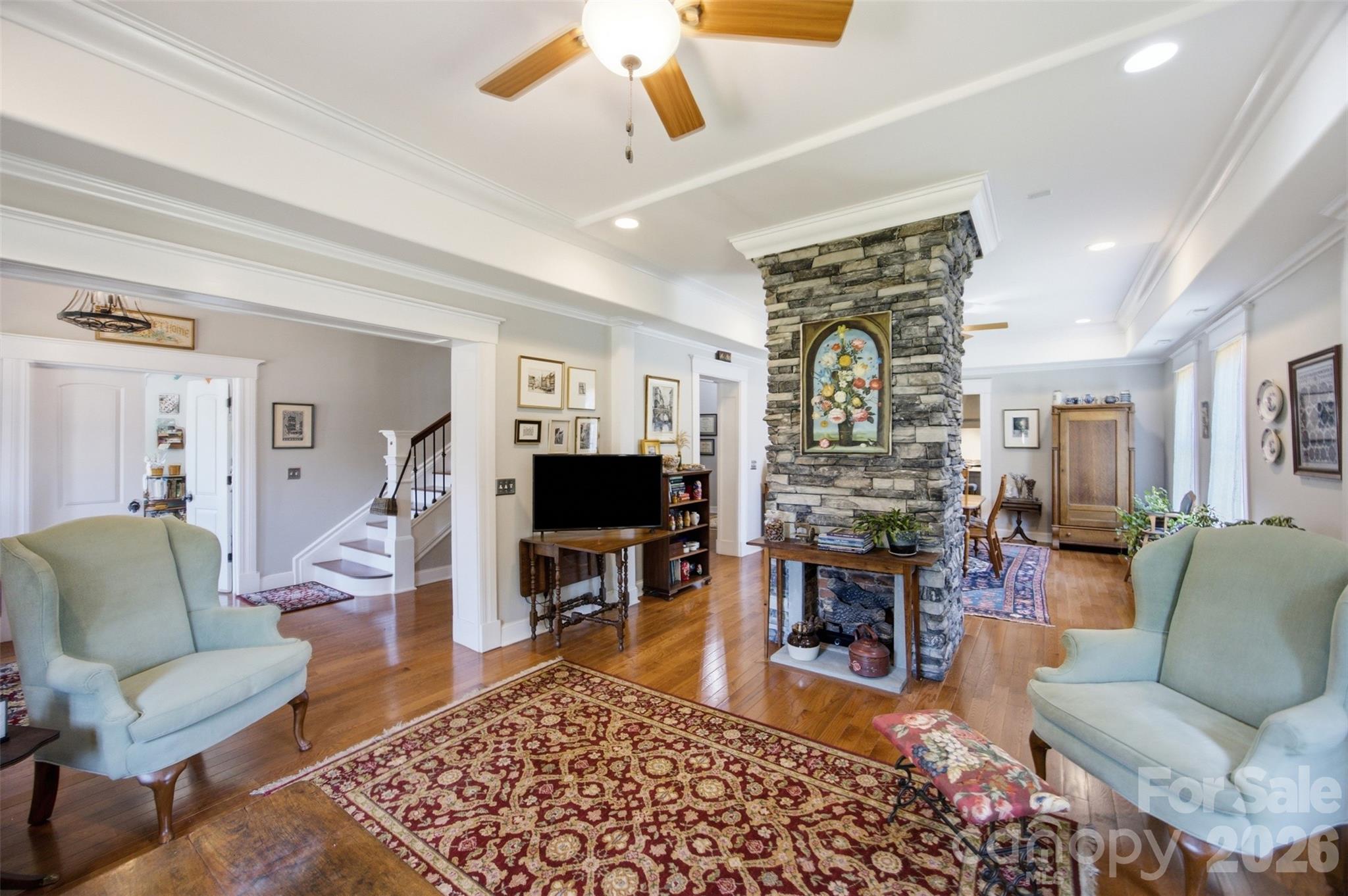 211 Jefferson Street E