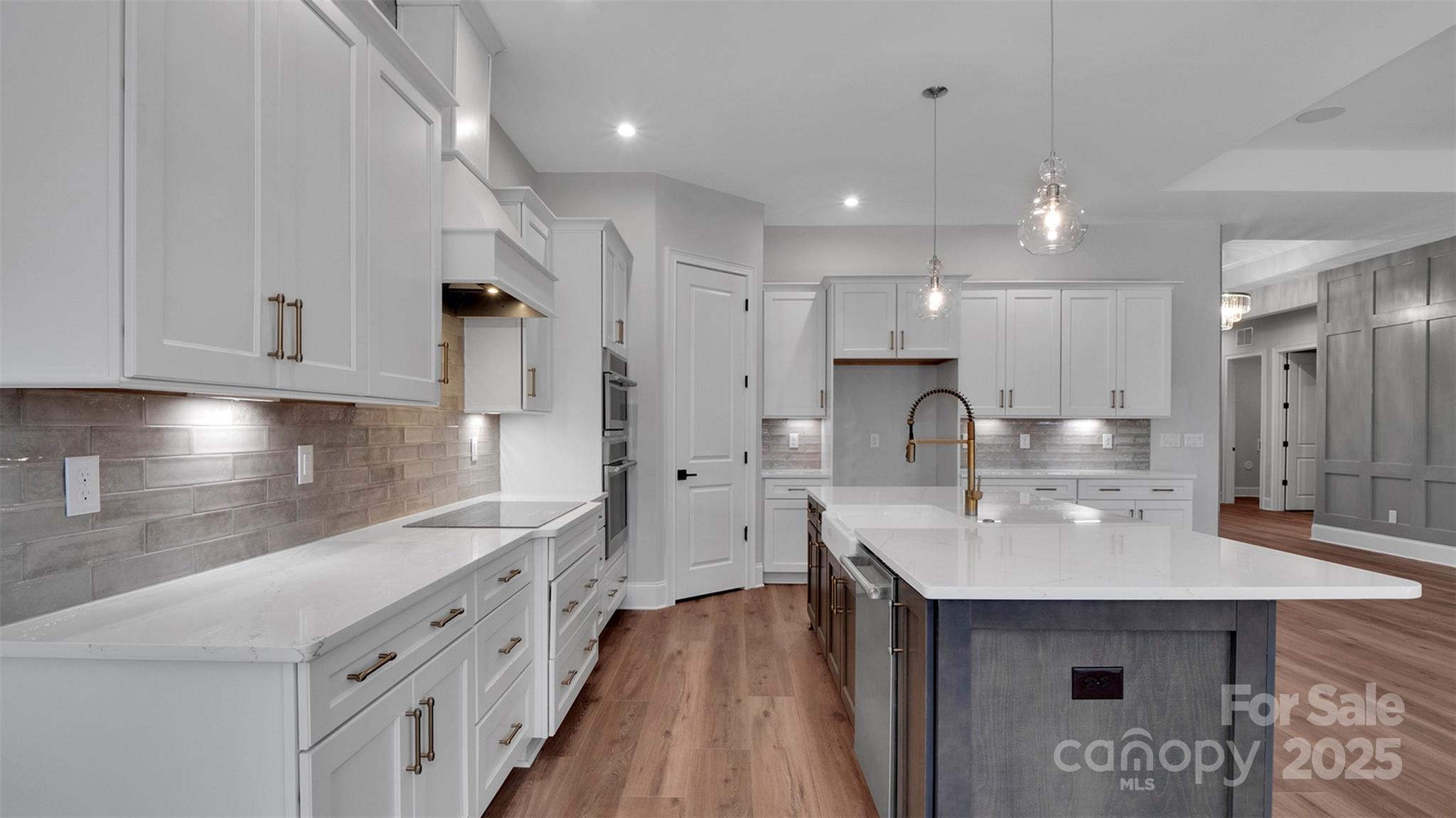 6055 Brush Creek
