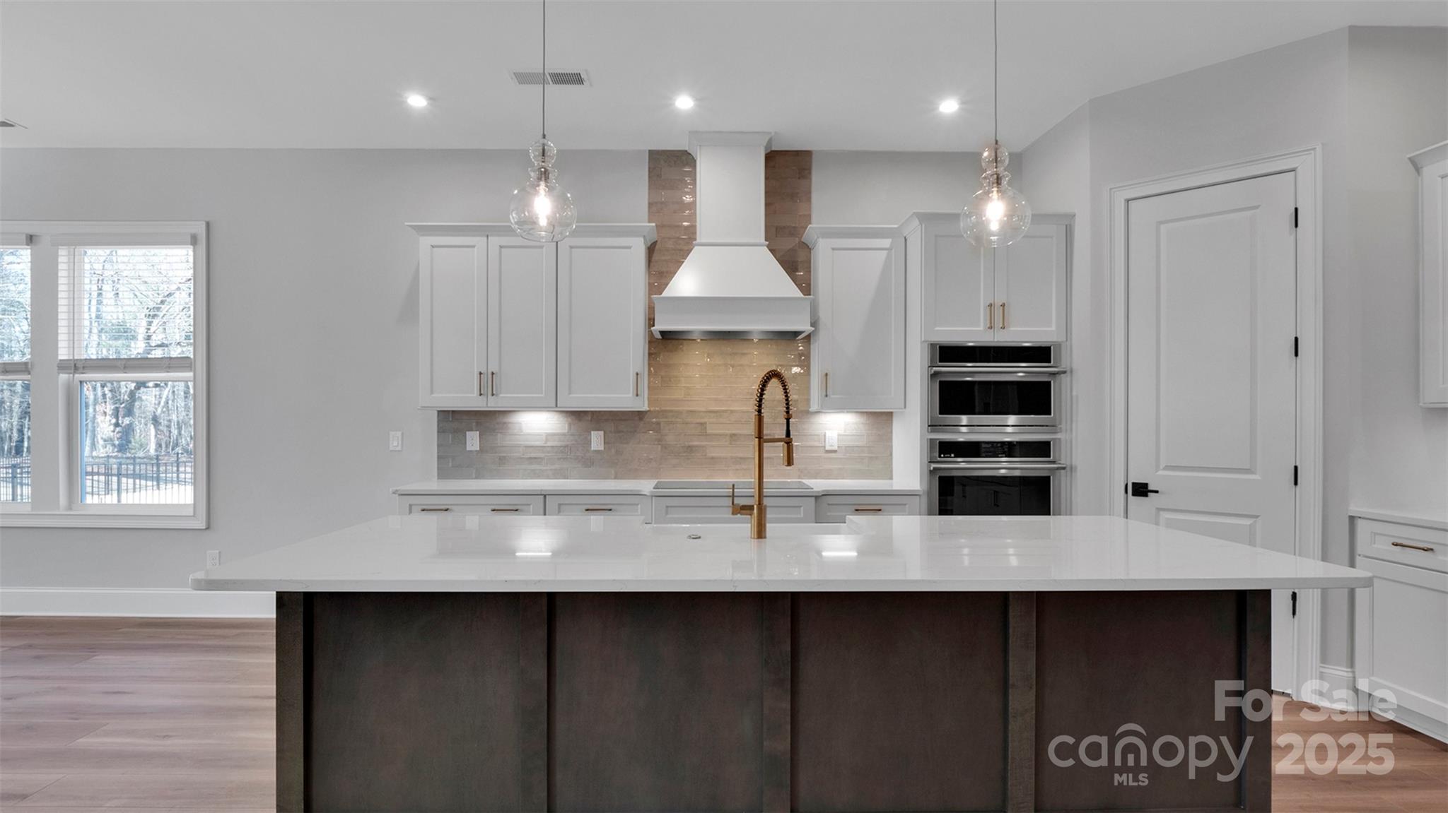 6055 Brush Creek