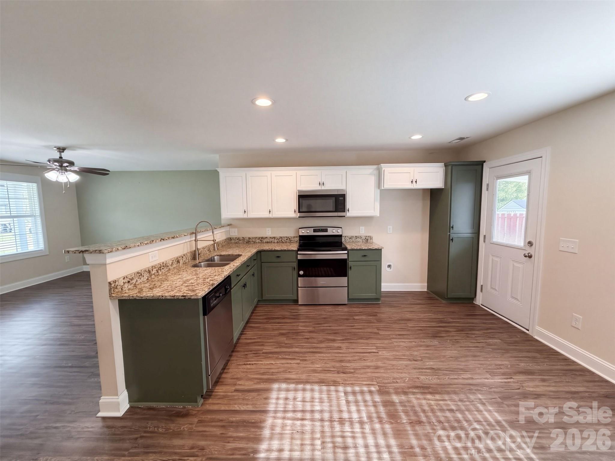 335 Odell Drive NW