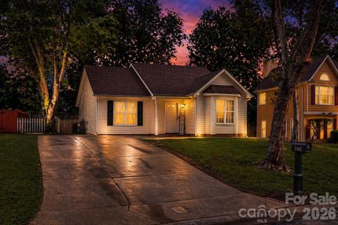 Photo of 7442 Crestside Lane, Charlotte, NC 28227 (MLS # 4373229)