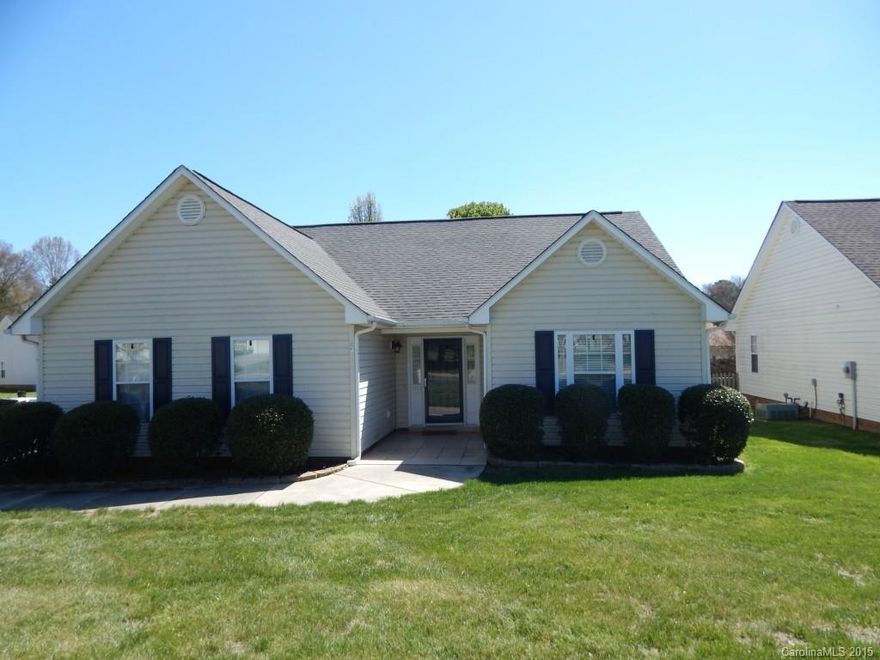 Do not miss this: 3 bed/ 2 bath ranch style home, with 2 car attached garage, on a corner lot, with fenced back yard.  Kitchen has granite, tile, tile backsplash, and stainless appliances.  Master has cathedral ceiling, walk in closet, master bath with double sink, garden tub, and separate shower.  Private back yard has a patio.