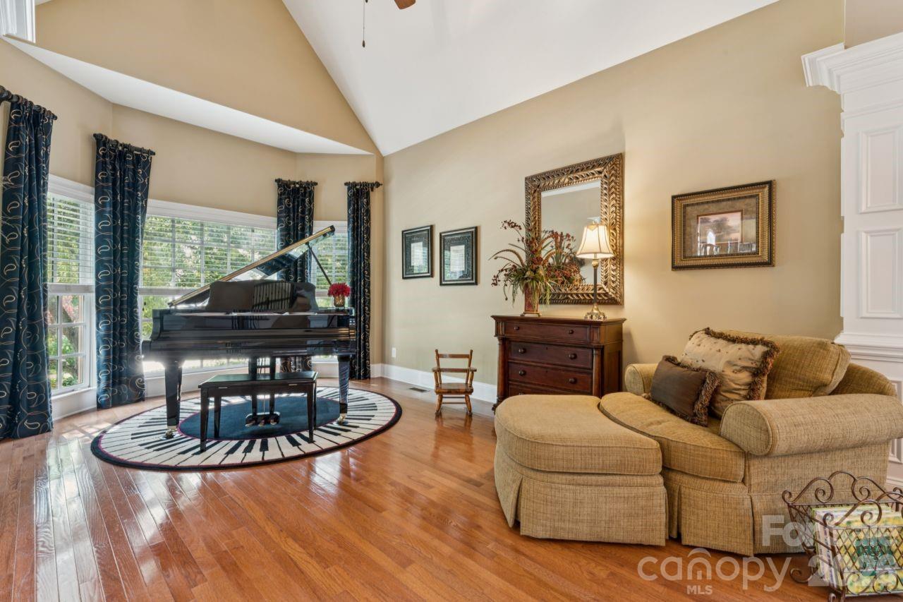 2815 Bevis Lane