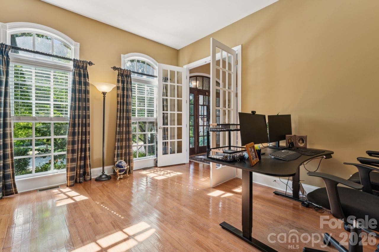 2815 Bevis Lane