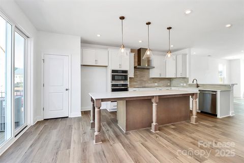 Photo of 7118 Westrow Avenue, Charlotte, NC 28278 (MLS # 4332262)