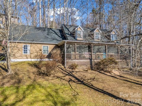 Photo of 181 Beechwood Lakes Drive, Hendersonville, NC 28792 (MLS # 4335608)